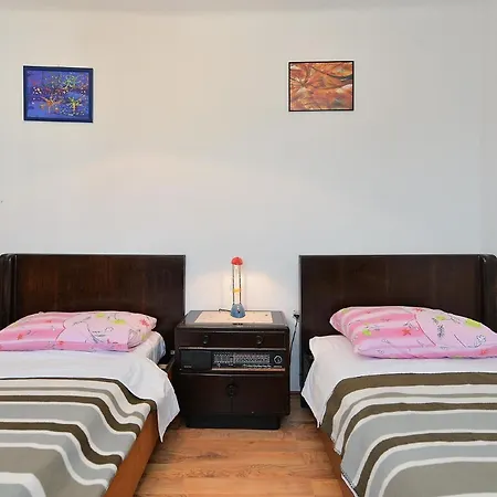 Ferienhaus Für 6 Personen Ca 80 Qm In Vržnaveri, Istrien Istrische Riviera *